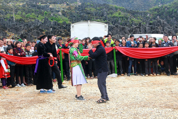 15,000 visitors to Khau Vai love market 2017