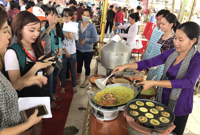 Folklore cake festival in Can Tho