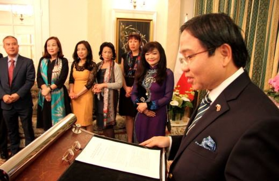 New Vietnamese Ambassador to Poland meets overseas Vietnamese