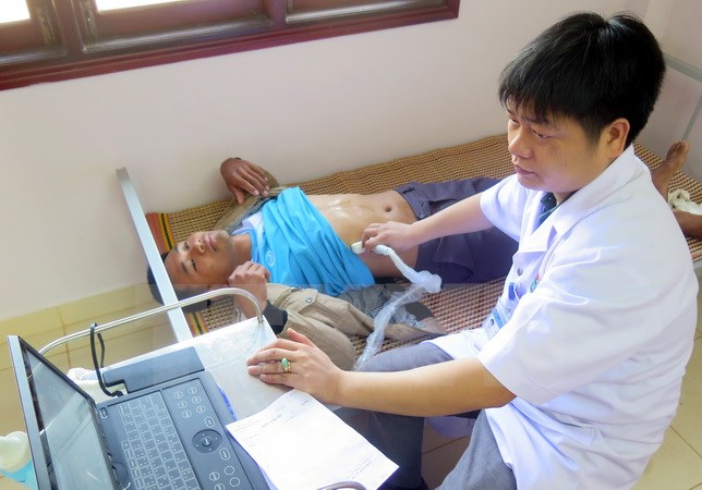Overseas Vietnamese and people in Cambodia granted examinations and medicines free of charge