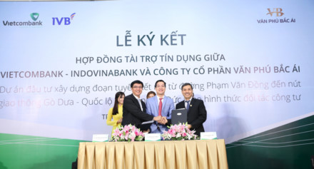 Two banks pledge over USD64 million for transport road in HCM city