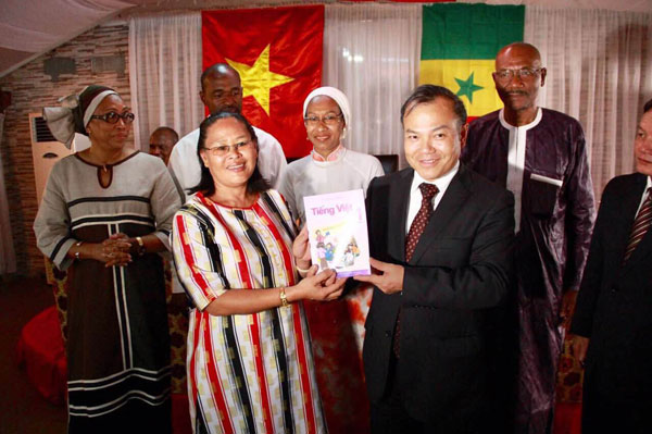 About 3,000 Vietnamese people live in Senegal