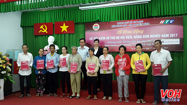 50 savings books presented to poor farmers