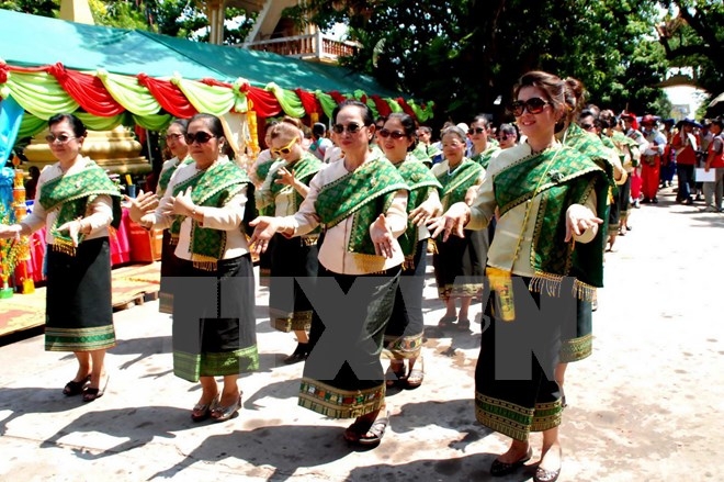 Vietnamese join Lao celebrating Bunpimay