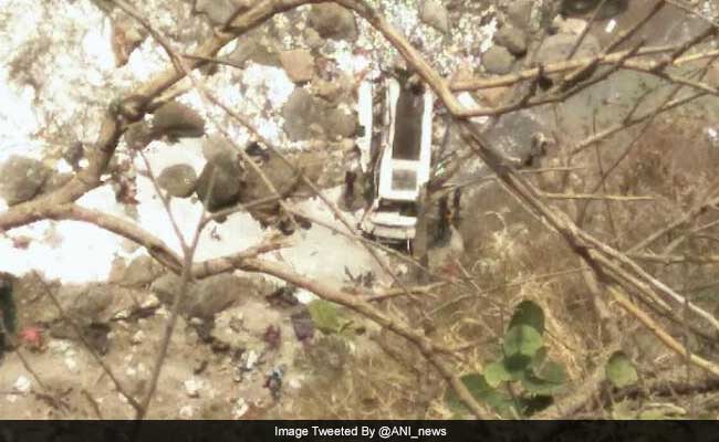 Bus crash kills 44 in northern India