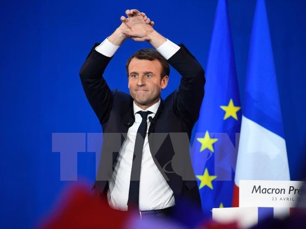 Macron and Le Pen head for runoff