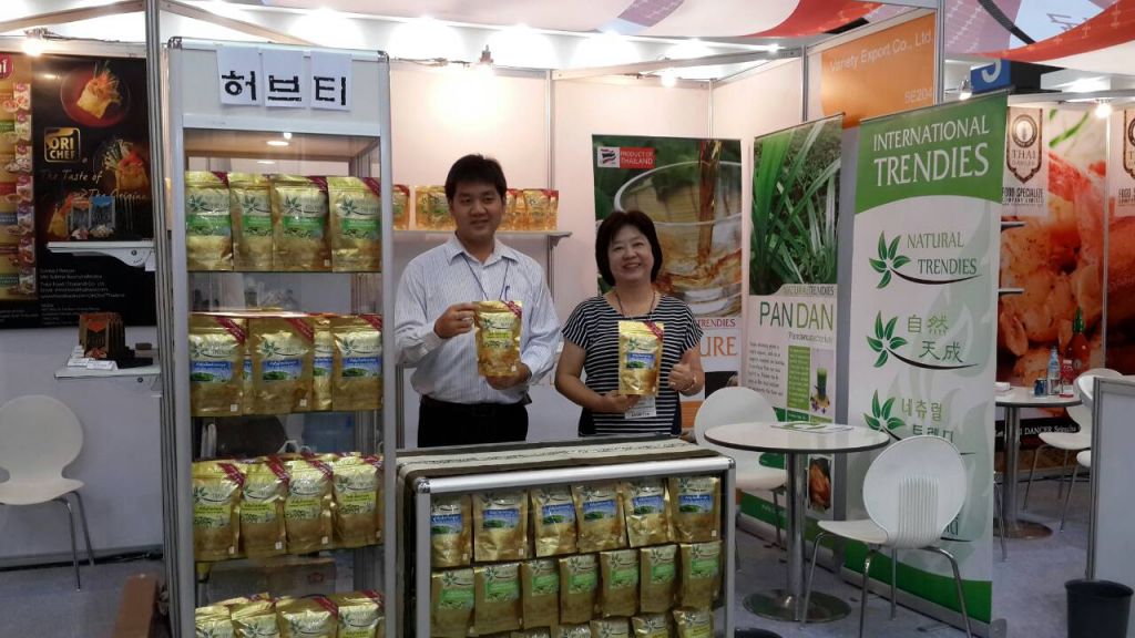 Over 500 exhibitors join food fair in HCM city