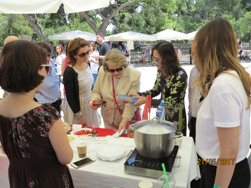 Vietnam joins humanitarian fair in Greece