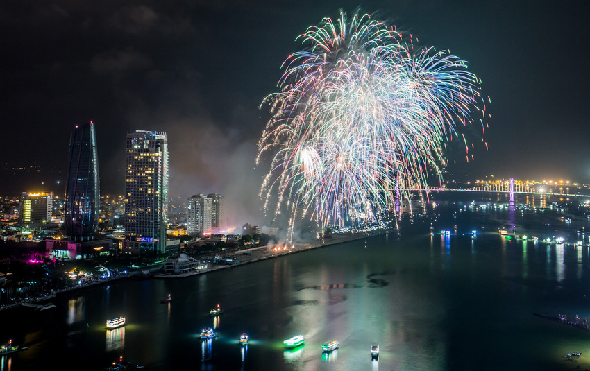Han river shines bright on DIFF 2017 opening night