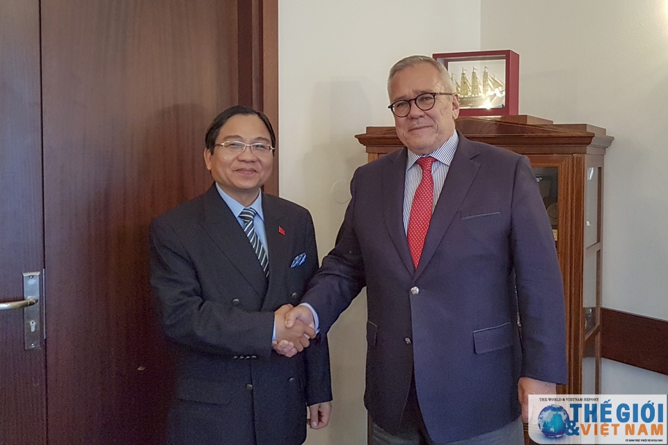 Vietnamese Ambassador works with Head of Polish Chamber of Commerce