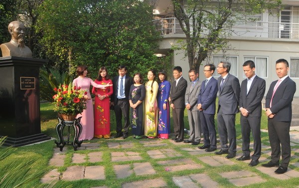 Vietnamese people in Mexico celebrate President Ho Chi Minh s 127th birthday