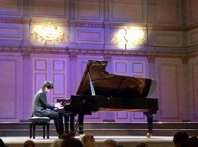 Vietnamese student wins first prize at piano competition in Sweden