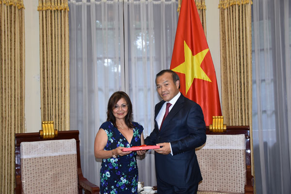 Deputy Minister Hong Nam received overseas Vietnamese lawyer Truong Kim Anh
