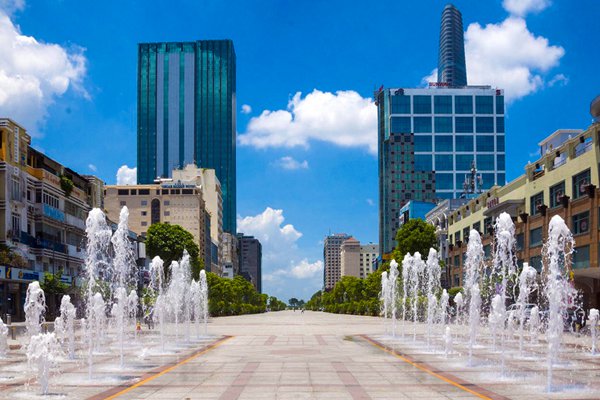Street show to be organized weekly on Nguyen Hue walking street