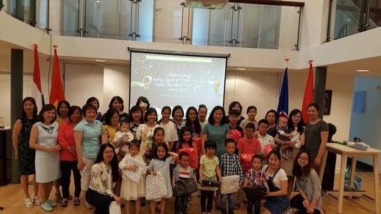Vietnamese children in Netherlands presented gifts on International Children’s Day