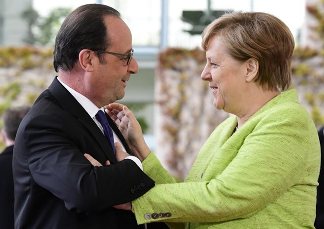 Outgoing French President Hollande on farewell visit to Germany