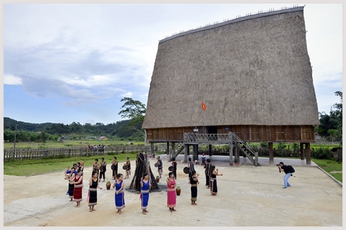 Rong House - Beautiful symbol of community