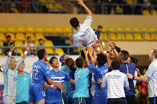 Futsal HD Bank Cup 2017 Thai Nam Son wins early
