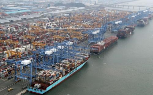 RoK enjoys trade surplus for 64 consecutive months