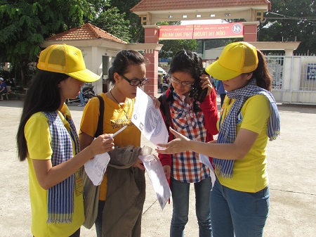 Ho Chi Minh city About 10,000 volunteer students to help candidates during exam 2017
