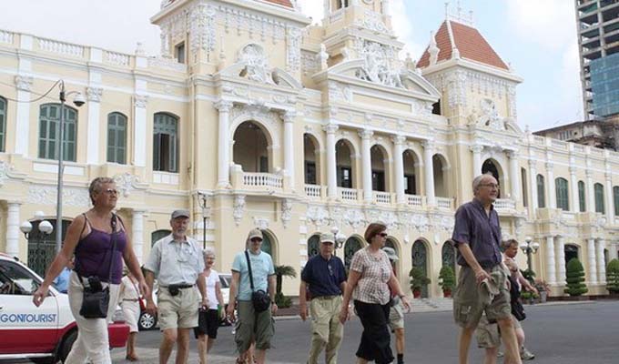 Southern city welcomes over 2 77 million foreign tourists in first half