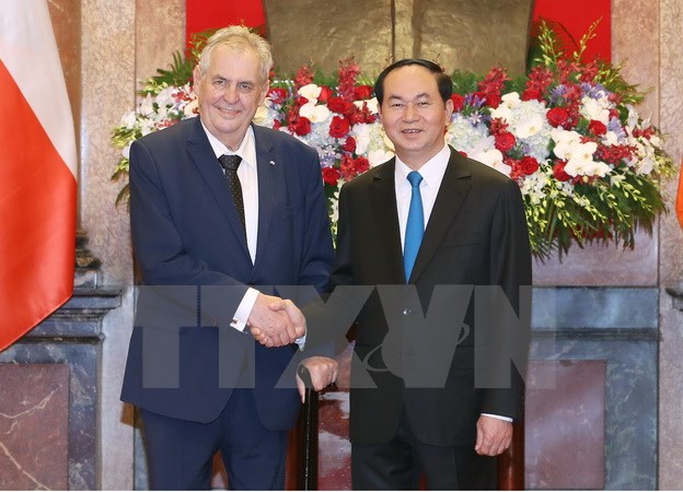 Overseas Vietnamese interested in Czech President s visit to Vietnam