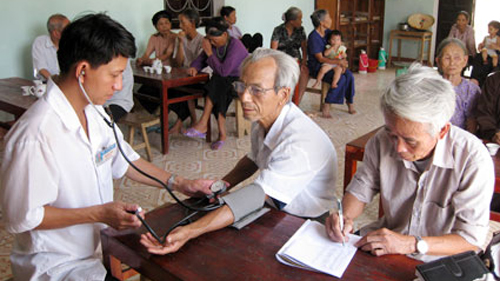 Ho Chi Minh city strives to give prompt assistance to 100 of disadvantaged people