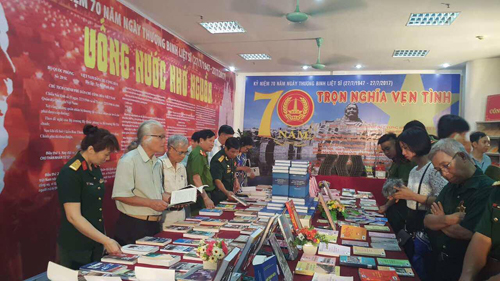 Hanoi Library displays books and newspapers
