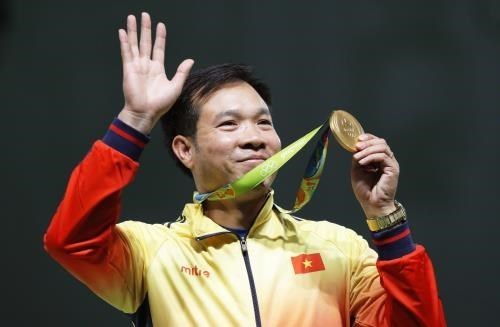 Hoang Xuan Vinh tops world’s 10m air pistol men