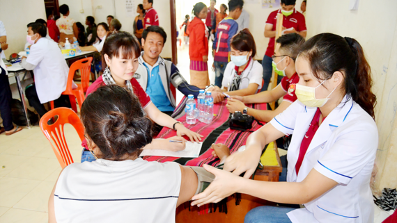 Young volunteers in Laos