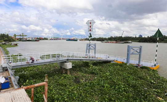 Ho Chi Minh city to put river bus into operation