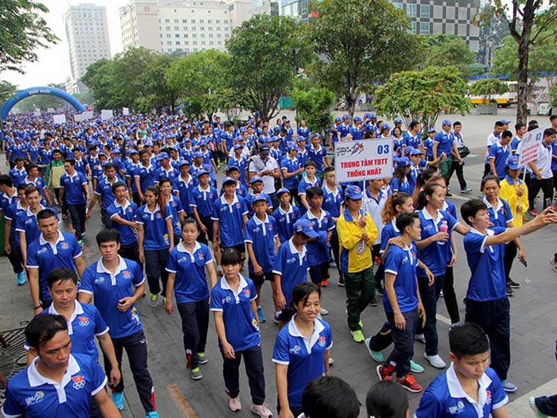 Ho Chi Minh city Around 5,000 people walk for SEA Games