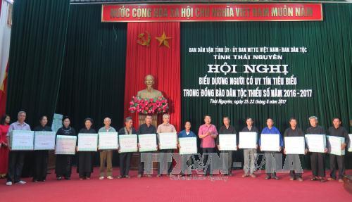 Thai Nguyen province Outstanding ethnic people in 2016-2017 honored
