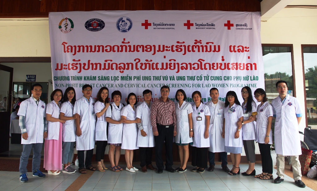 Vietnamese doctors offer free cancer screening for Lao women
