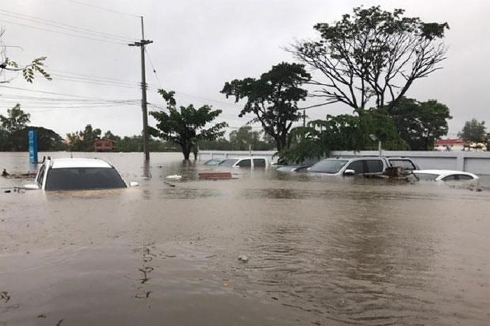 Vietnam supports flood victims in Thailand