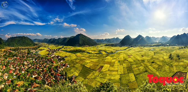 Contemplating Bac Son Valley as rice harvest approaches