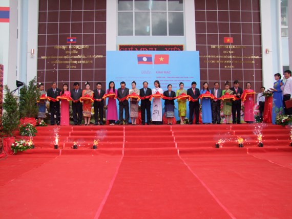 Photo exhibition on Vietnam - Laos relations launched in Laos