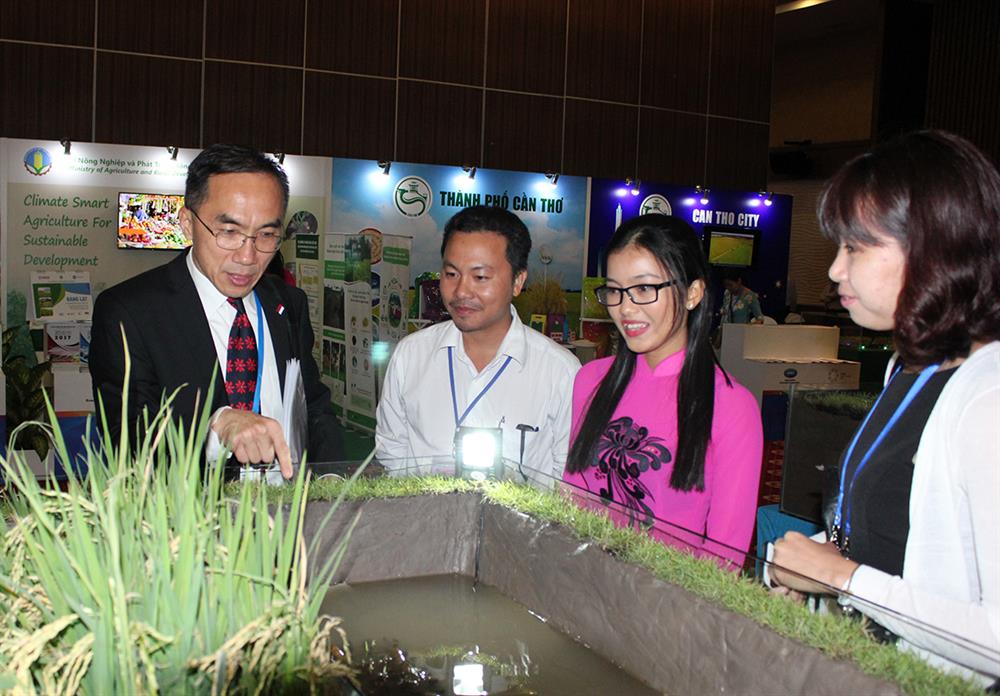 APEC technology and food exhibition opens in Can Tho