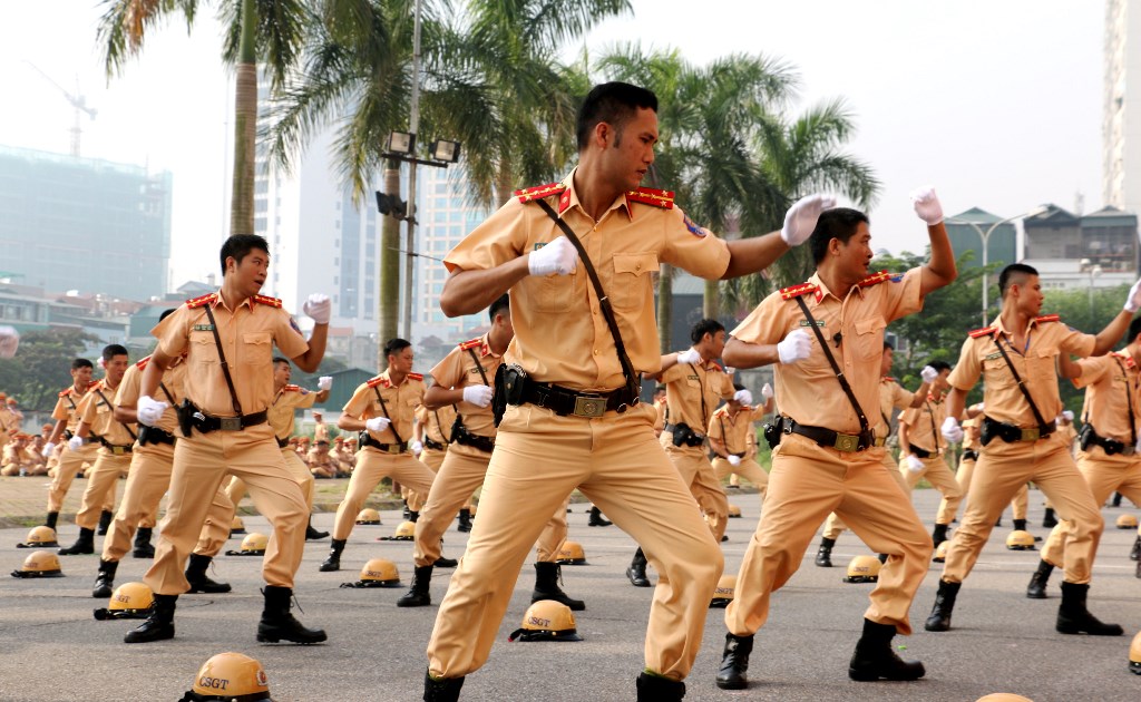 Public security forces practice martial arts regulations