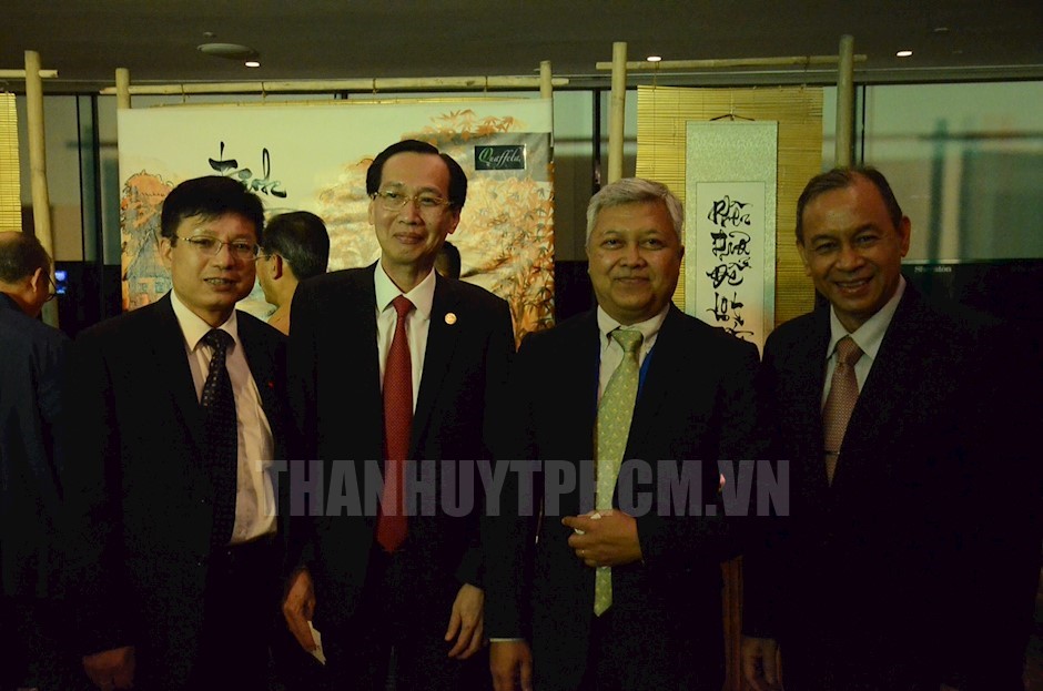Ho Chi Minh city goes along with enterprises