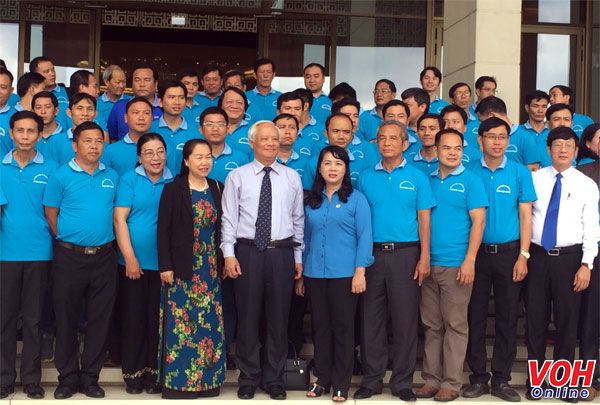 Typical employees in Ho Chi Minh City report achievements to Uncle Ho