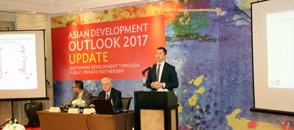 Viet Nam’s economy continues to perform well despite several setbacks