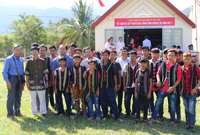 Teaching gongs to young people in Dak Lak province