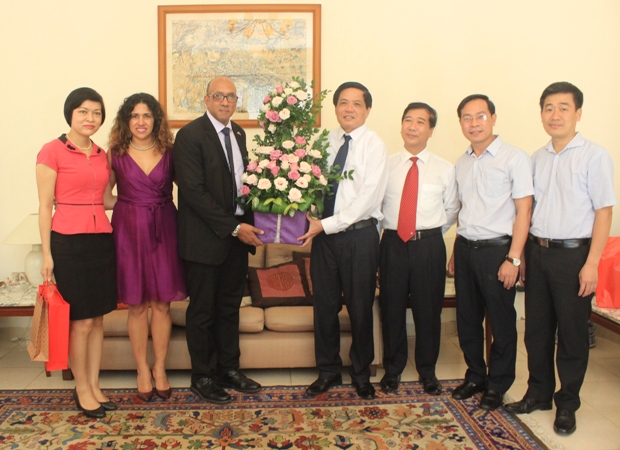 Promoting friendly relationship between Cuba and Hanoi