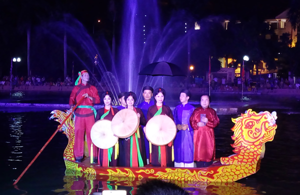 Regular Quan ho singing performance in Bac Ninh