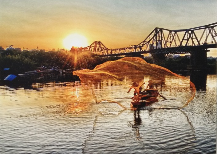 Photos on beauty of homeland on display in Hanoi