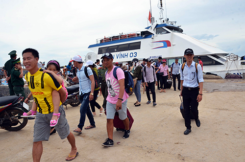 About 2,500 visit Ly Son island district on holiday