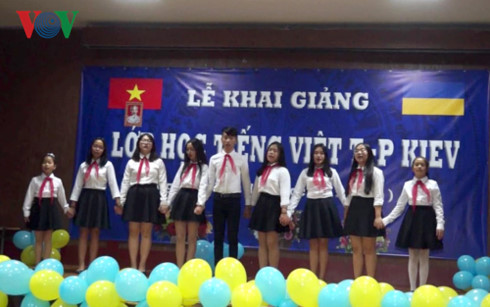 Vietnamese class opens for Vietnamese community in Kiev