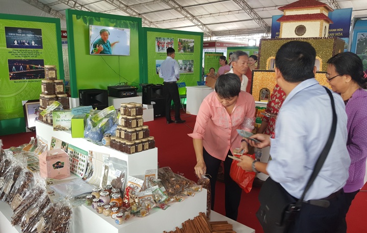 AgroViet 2017 attracts 300 booths