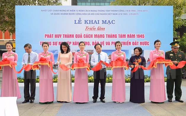 Ho Chi Minh City opens photo exhibition to mark National Day